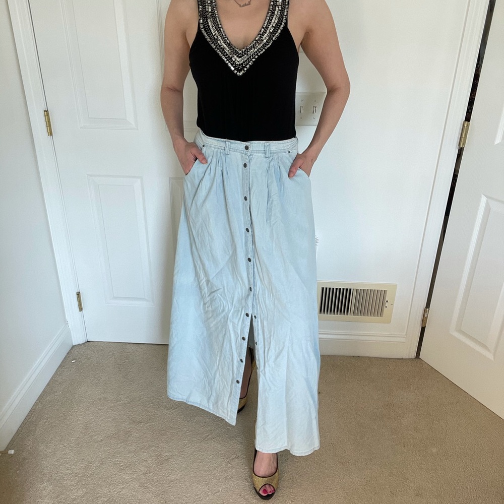 Chambray boho maxi shirt w/ adjustable front slit via clasp buttons from LuLu’s